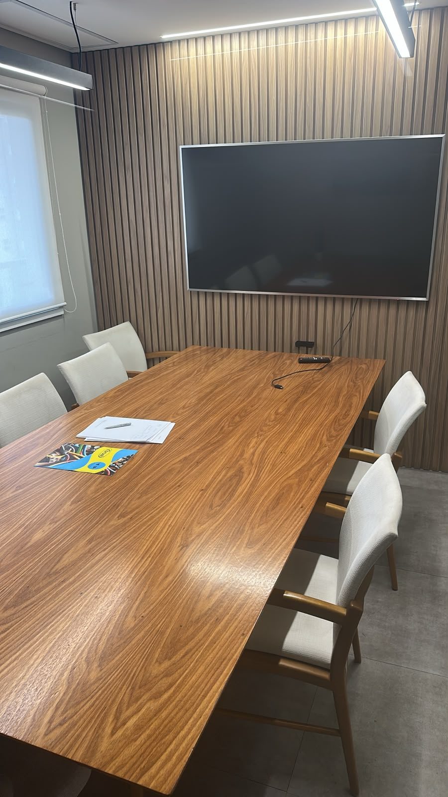 Sala de reunião do escritório da Six Capital Partners